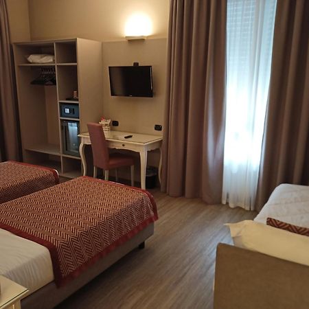 Hotel Villa Malpensa Vizzola Ticino Exteriör bild