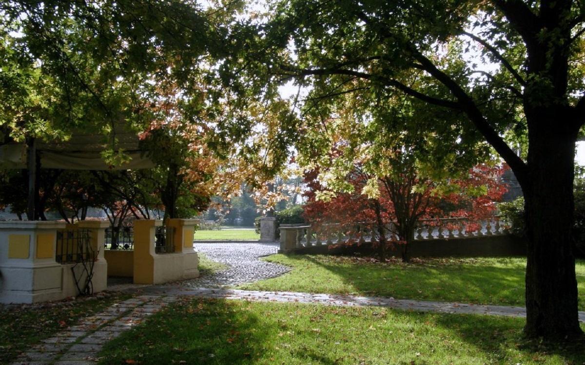 Hotel Villa Malpensa Vizzola Ticino Exteriör bild