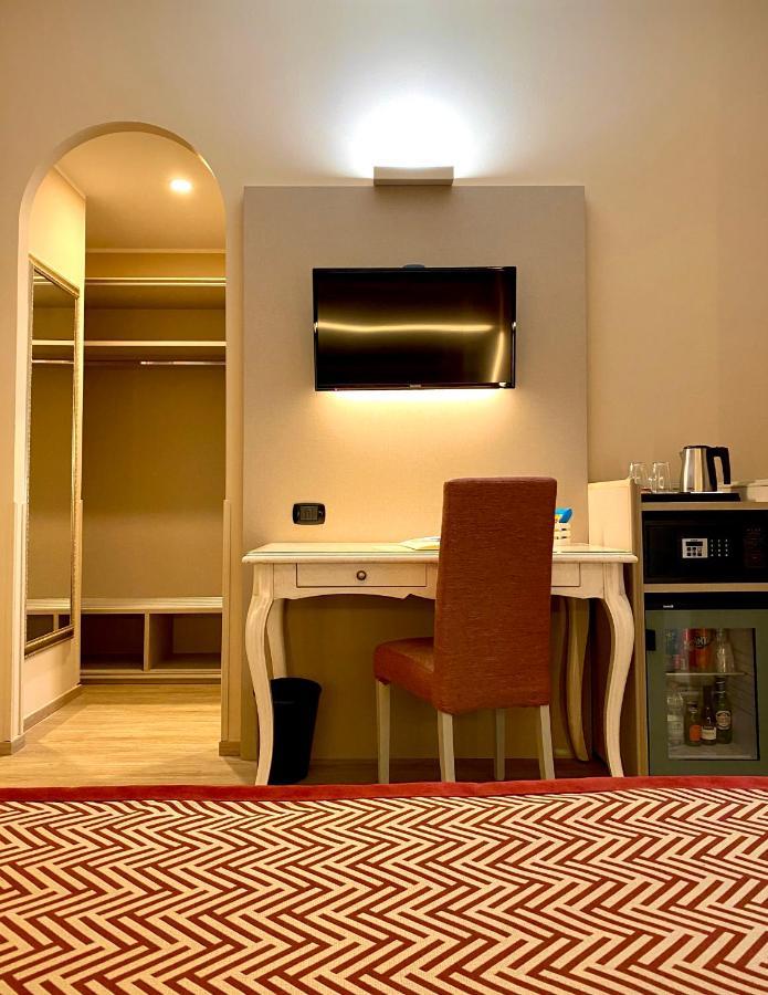 Hotel Villa Malpensa Vizzola Ticino Exteriör bild