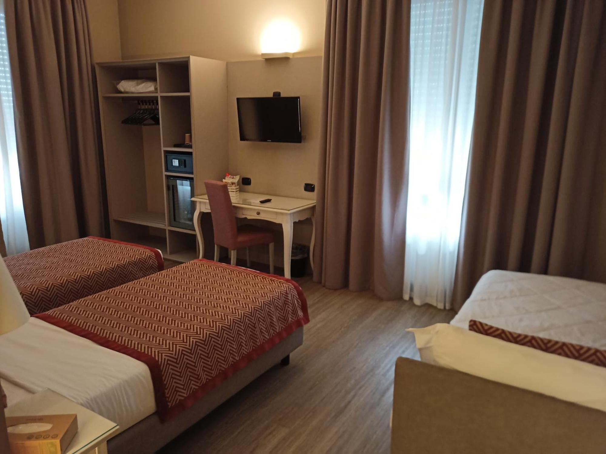 Hotel Villa Malpensa Vizzola Ticino Exteriör bild