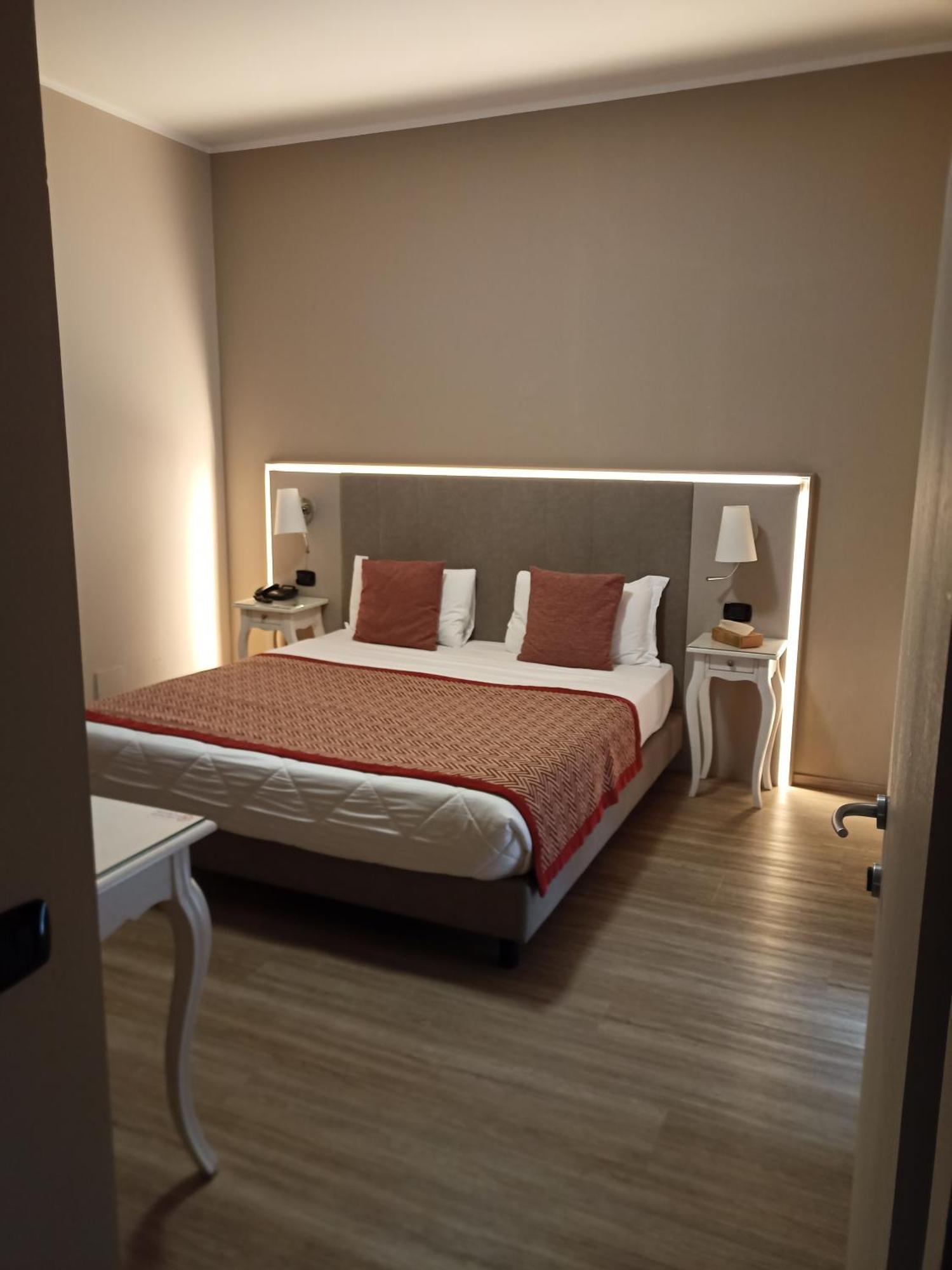 Hotel Villa Malpensa Vizzola Ticino Exteriör bild