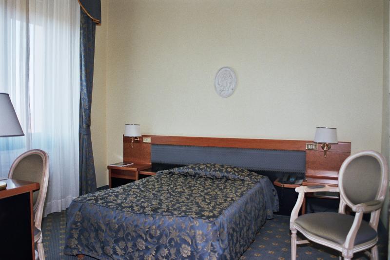Hotel Villa Malpensa Vizzola Ticino Rum bild