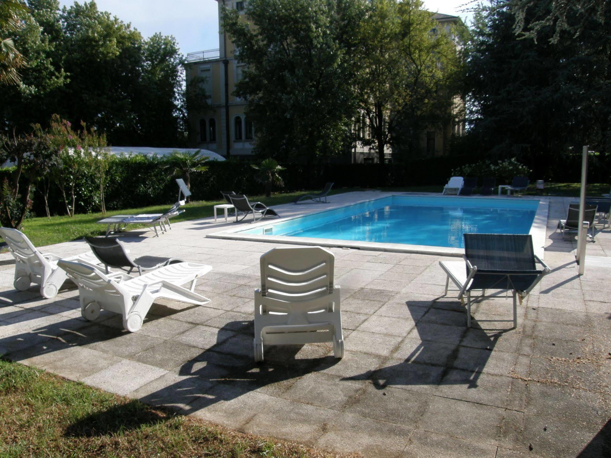 Hotel Villa Malpensa Vizzola Ticino Exteriör bild